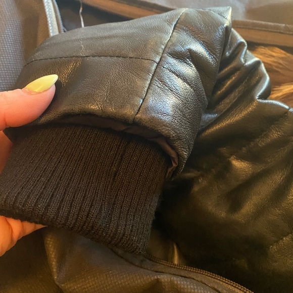 Danier Winter Coat - Picture 6 of 9